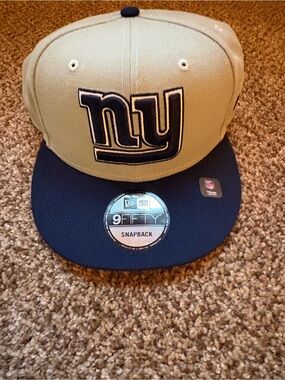 NWT Snapback NY Giants Hat in Tan and Navy